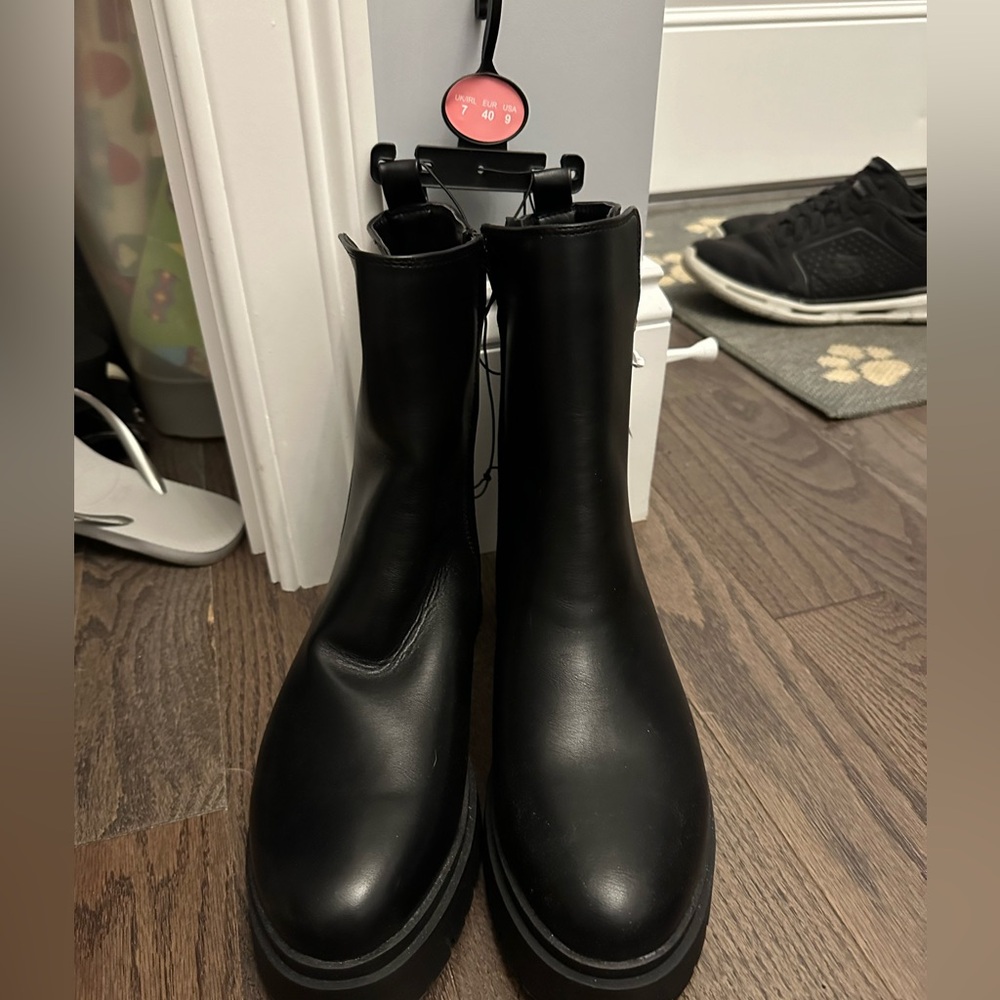 Brand new boots size 9 Primark. Manmade uppers.